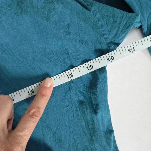 100% silk blue top Saks fifth Avenue sz Small Medium - Picture 6 of 9